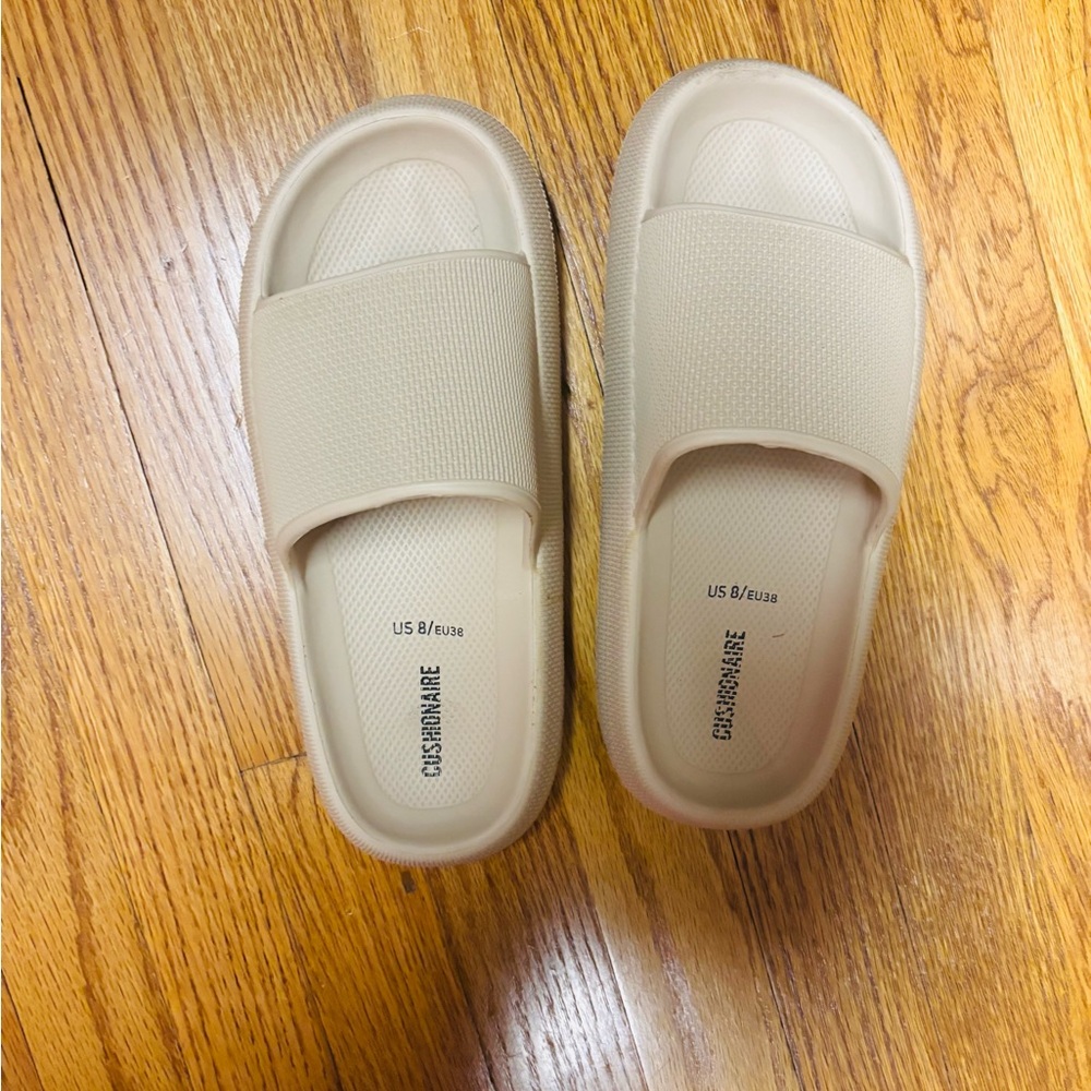 Cushionaire Cloud Slide Sandals | Size 8 | Beige